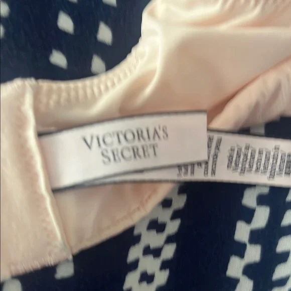 38DDD Victoria Secret T Shirt Push Up - Picture 2 of 5